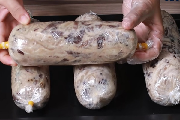 Cách gói giò bằng màng bọc thực phẩm