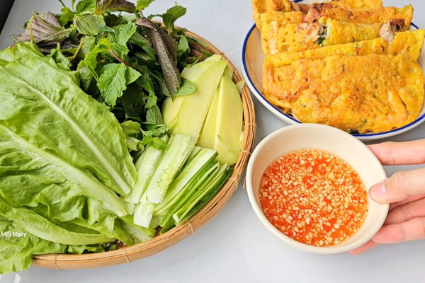 Thưởng thức món bánh xèo miền Trung