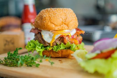 Cách làm hamburger bò đơn giản