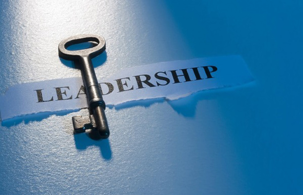 Phân biệt leadership và management là gì? 
