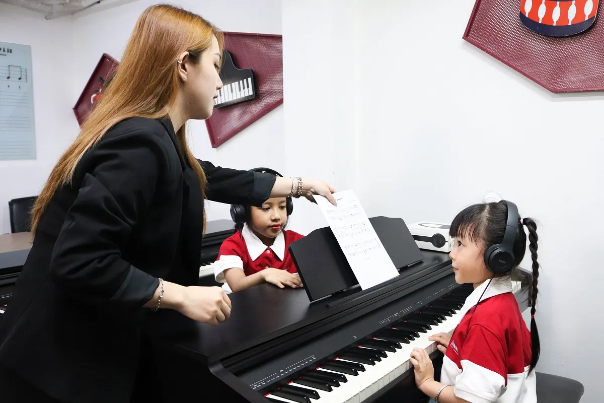 giảng viên lớp piano