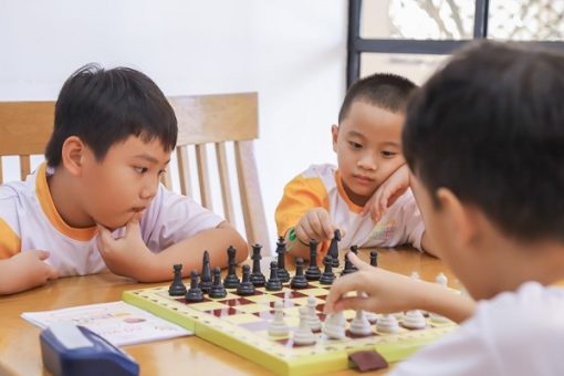dạy chơi cờ vua cho trẻ em