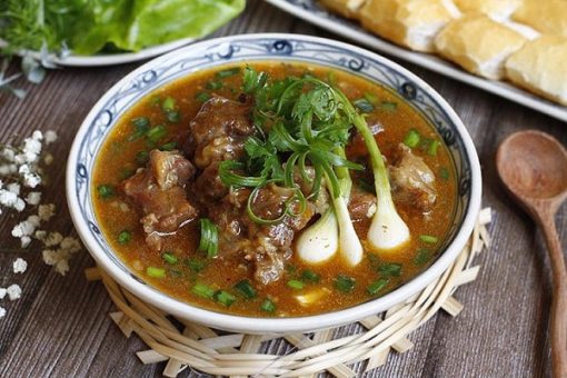 học làm phở bò xốt vang