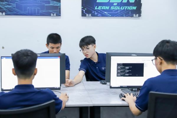 học viên lớp học an ninh mạng