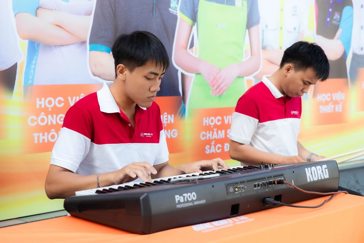 học viên lớp keyboard